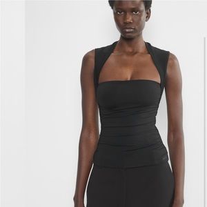 Contour flourish top